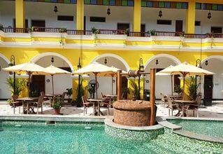 Hotel Forti Kochi pool