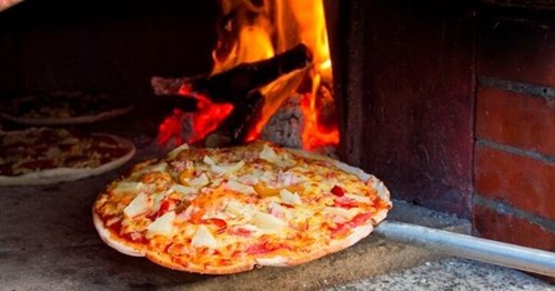 Pizza at Castaway Resort Norfolk Island