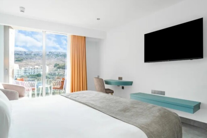 Encounter Travel Malta tour Reef Hotel